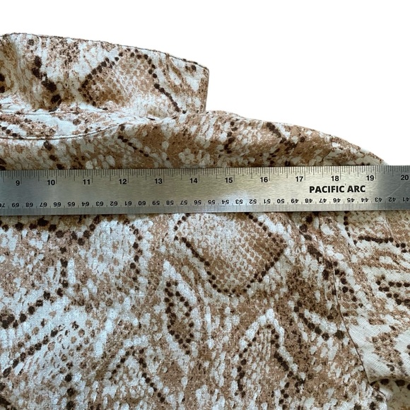 JM Collection‎ Tan Brown 100% Linen Snake Print Lightweight Button Shirt Size 16 - Picture 8 of 9